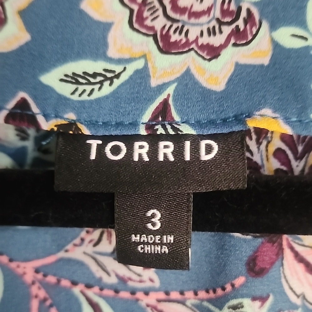 Torrid Tie Front High-Low - Picture 6 of 7